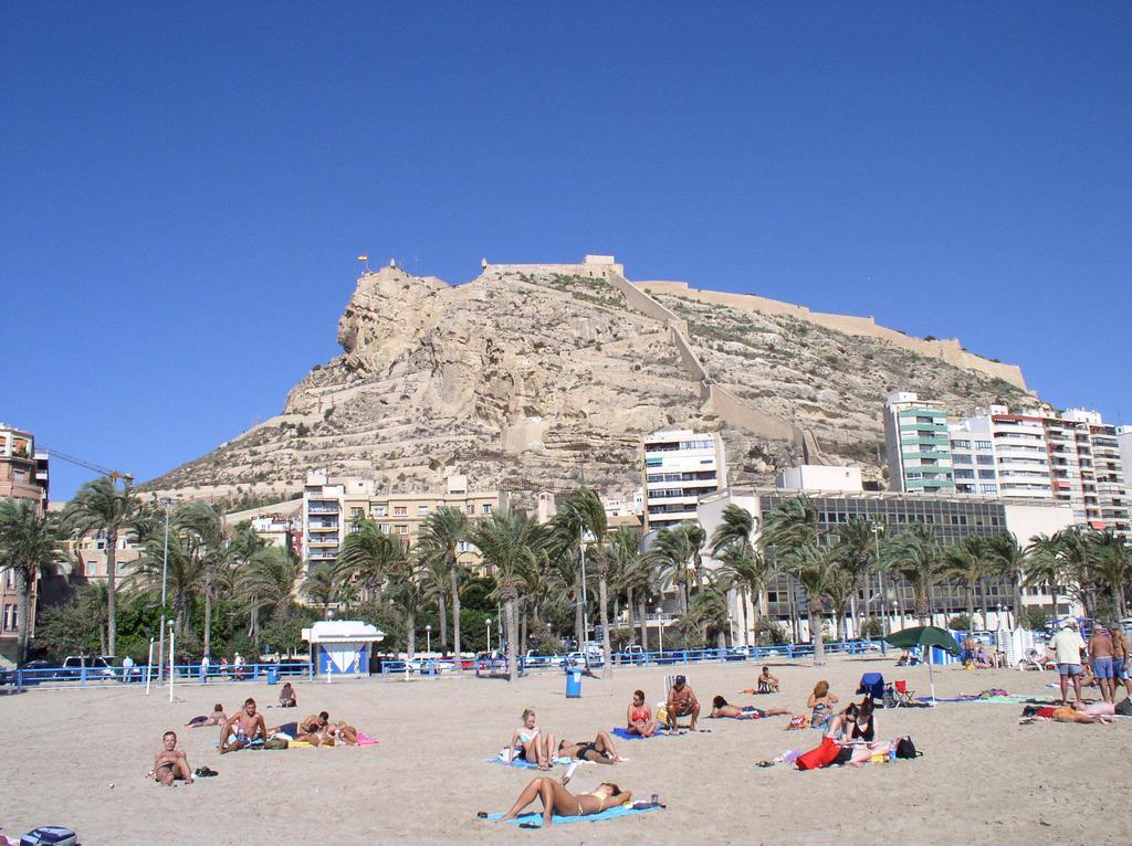 Beach & Urban Attic Alicante Værelse billede