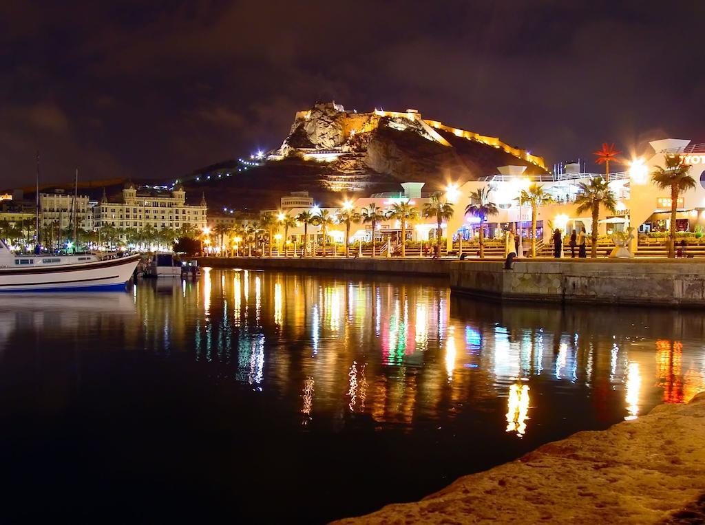 Beach & Urban Attic Alicante Værelse billede